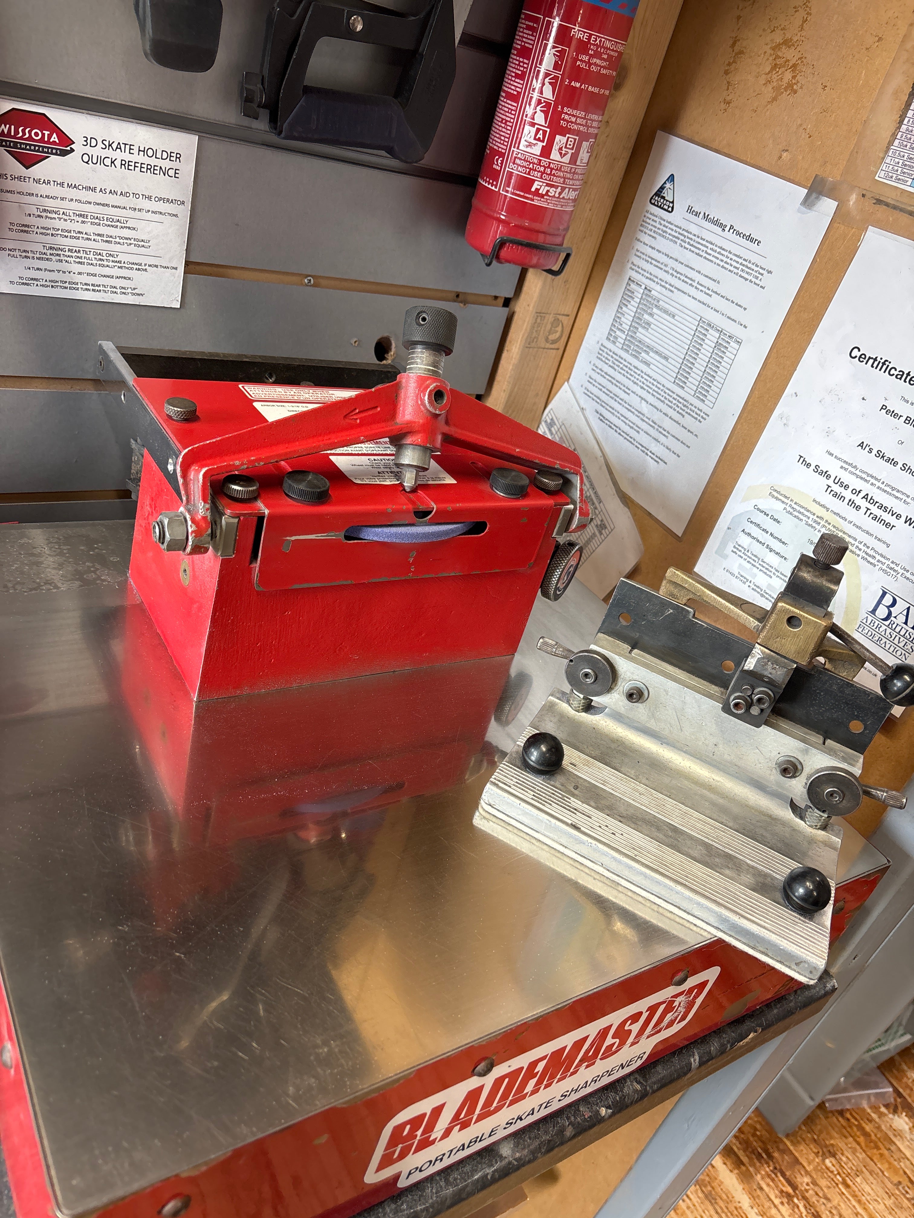 Blademaster Skate sharpening machine .